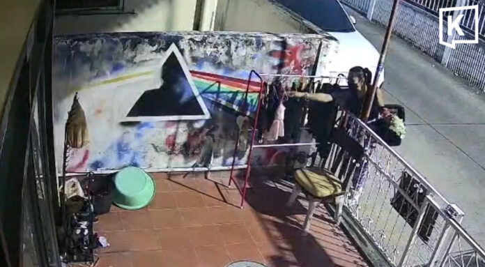 CCTV captures woman casually stealing clothes outside home CCTV captures woman casually stealing clothes outside home