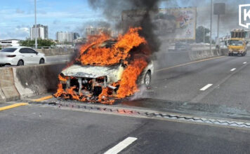 Car bursts into flames on Si Rat Expressway in Bangkok Car bursts into flames on Si Rat Expressway in Bangkok