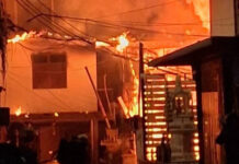 Five houses destroyed in fire at wooden community in Bangkok Five houses destroyed in fire at wooden community in Bangkok