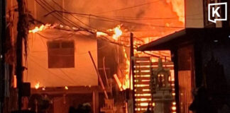 Five houses destroyed in fire at wooden community in Bangkok Five houses destroyed in fire at wooden community in Bangkok