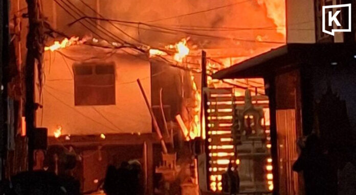 Five houses destroyed in fire at wooden community in Bangkok Five houses destroyed in fire at wooden community in Bangkok