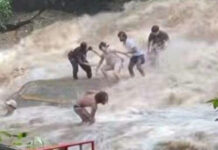 Flash flood hits Mae Sa waterfall, tourist swept downstream Flash flood hits Mae Sa waterfall, tourist swept downstream
