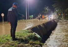 Heavy rain triggers flash floods in Saraburi, tourists stranded