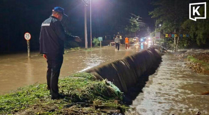 Heavy rain triggers flash floods in Saraburi, tourists stranded