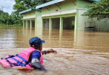Mekong floods Thai-Lao market as water nears crisis level Mekong floods Thai-Lao market as water nears crisis level