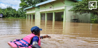 Mekong floods Thai-Lao market as water nears crisis level Mekong floods Thai-Lao market as water nears crisis level