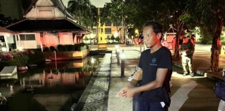 Man dies after being thrown into Benchasiri Park pond
