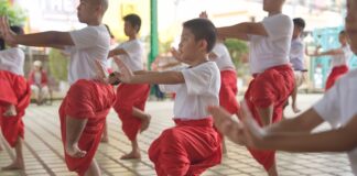 Thai children spend Sundays learning Khon at a temple