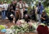 White flowers blanket murder scene as Chonburi holds final memorial for Russian siblings