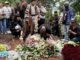 White flowers blanket murder scene as Chonburi holds final memorial for Russian siblings PAAAAA1BMVEWurq51dlI4AAAAAXRSTlMmkutdmwAAAA5JREFUKM9jGAWjYJABAAKUAAHoEAeuAAAAAElFTkSuQmCC