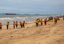 Black oil-like slick washes ashore at Jomtien Beach