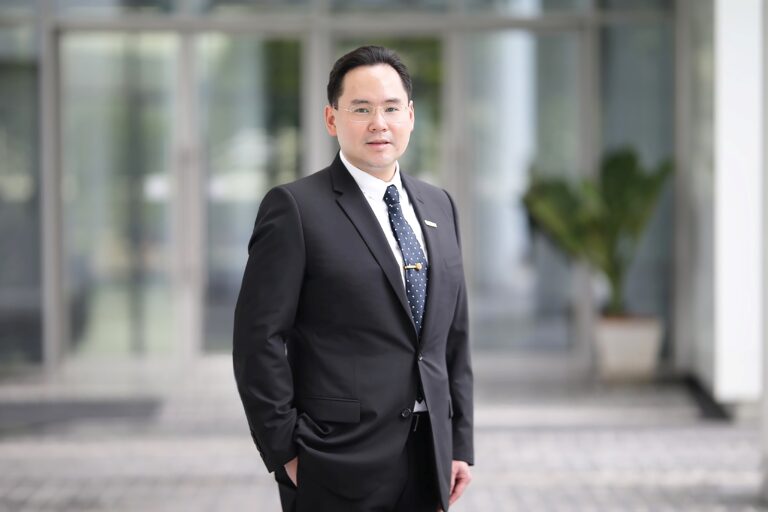 นายธนวัฒน์ ตรีวิศวเวทย์ กรรมการผู้จัดการ 2 1