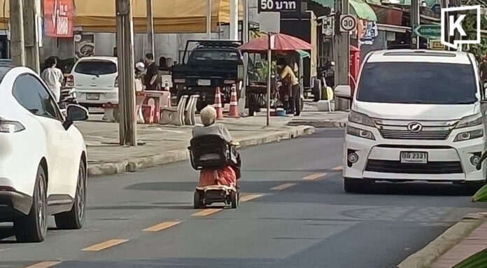 ‘Speedy granny’ back on Bangkok roads during rush hour
