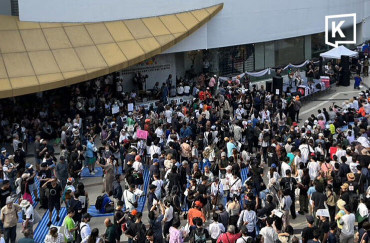 Crowds rally at Bangkok Art and Culture Centre ahead of EC ruling in Senate collusion case