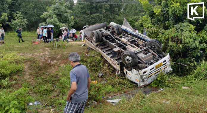 11 injured as worker transport truck overturns in Chonburi