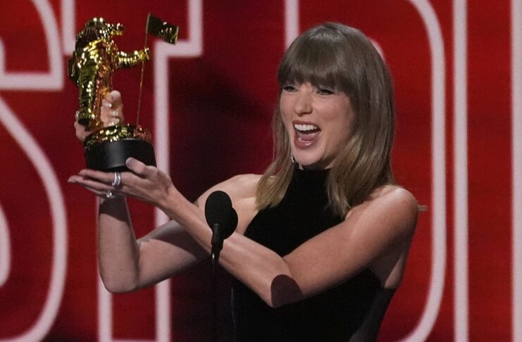 Taylor Swift becomes most-awarded artist in MTV VMAs history, dedicates top prize to Dolly Parton