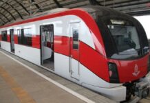 Red Line suspends services on both routes after electrical fault