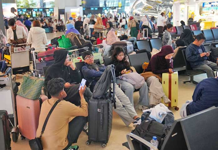 7Indonesianairportsremainshut 05