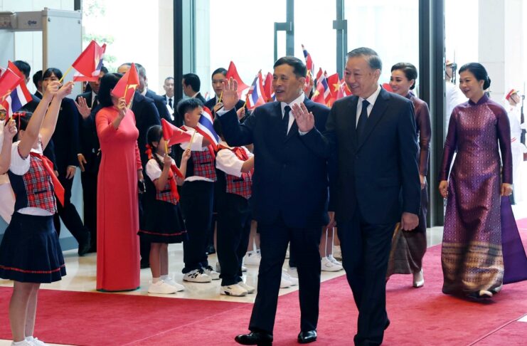 Thai King, Queen welcomed in Vietnam on historic state visit