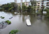 Khlong Chan flats residents left without food, water or power amid flooding Khlong Chan flats residents left without food, water or power amid flooding
