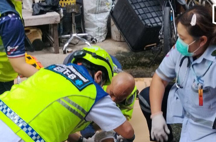 Mother, 48, falls from 4th floor with 3-year-old daughter Mother, 48, falls from 4th floor with 3-year-old daughter
