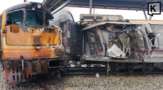 Train collision in Bang Sue leaves sleeper carriage damaged