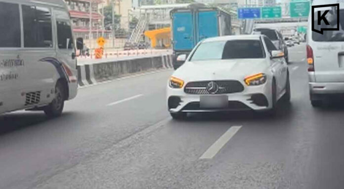 White Mercedes drives wrong way on Bangkok’s Vibhavadi Road White Mercedes drives wrong way on Bangkok’s Vibhavadi Road