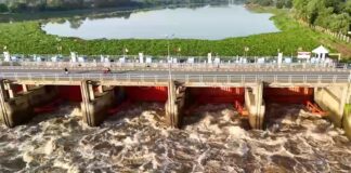 Government warns Chao Phraya communities as dam releases rise