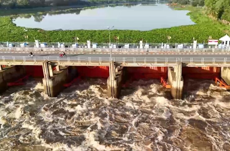Government warns Chao Phraya communities as dam releases rise