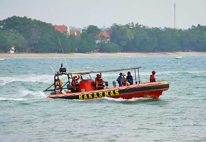 searching140peoplefromIndonesiapassengership 03