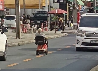 “Speedy granny” back on Bangkok roads during rush hour ‘Speedy granny’ back on Bangkok roads during rush hour