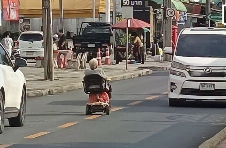 “Speedy granny” back on Bangkok roads during rush hour ‘Speedy granny’ back on Bangkok roads during rush hour