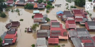Bang Ban still inundated as floodwater reaches second floors