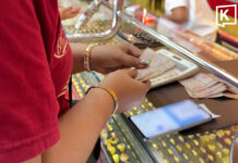 Gold shops see brisk trade as prices fall 1,550 baht, drawing buyers in Khon Kaen