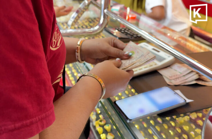 Gold shops see brisk trade as prices fall 1,550 baht, drawing buyers in Khon Kaen