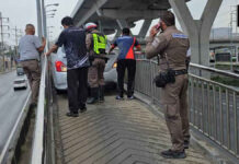 83-year-old driver takes car onto motorcycle U-turn bridge by mistake 83-year-old driver takes car onto motorcycle U-turn bridge by mistake