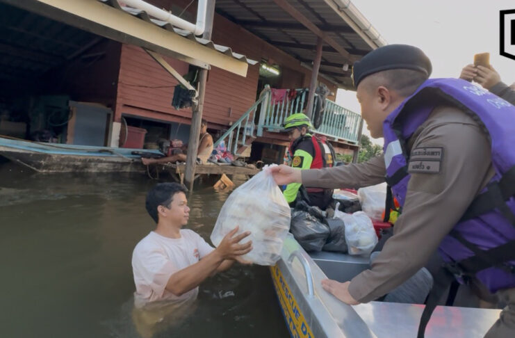 Chachoengsao floods remain high as homes nearly disappear