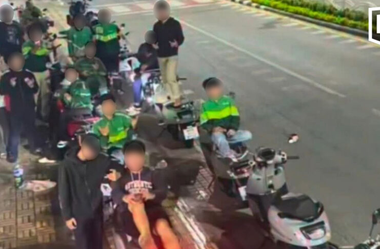 Chiang Mai riders face online backlash over motorcycles parked on pavement Chiang Mai riders face online backlash over motorcycles parked on pavement