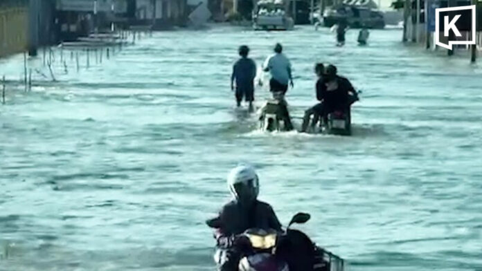 Flood-hit Chachoengsao residents fear another month underwater