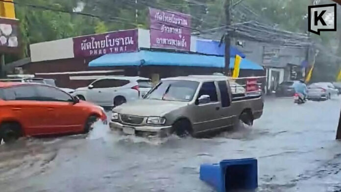 Heavy rain floods Phuket streets, disrupts vegetarian food fair Heavy rain floods Phuket streets, disrupts vegetarian food fair