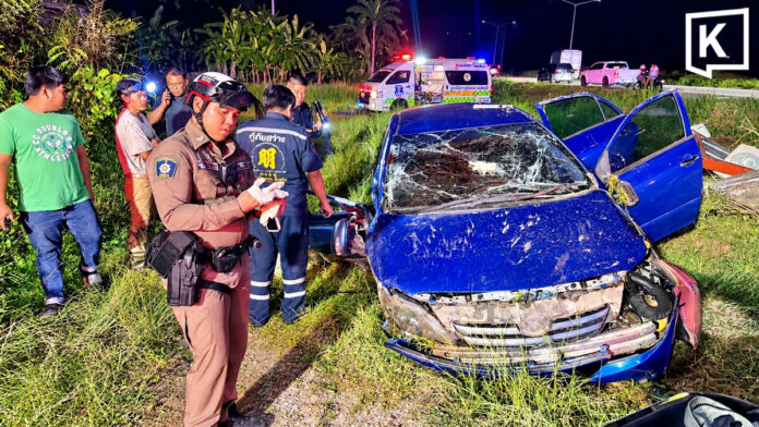 Man, 33, Dies After Car Crashes Into Sign Base on Chonburi Road