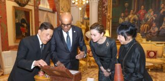King receives Singapore president at Dusit Palace