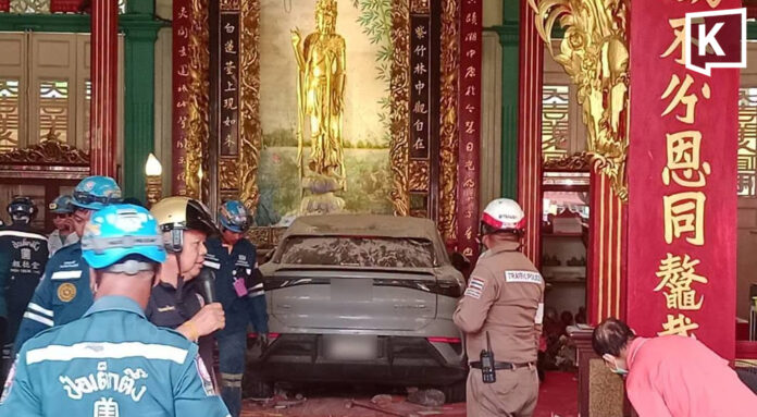 Several injured after electric car crashes into Kuan Yin Shrine in Bangkok