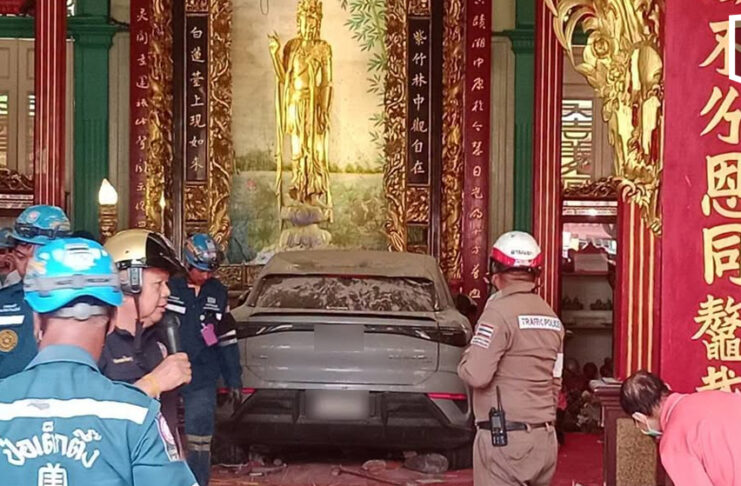Several injured after electric car crashes into Kuan Yin Shrine in Bangkok Several injured after electric car crashes into Kuan Yin Shrine in Bangkok