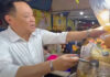 Thai PM hands out longan juice to tourists, promotes local treats