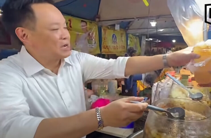 Thai PM hands out longan juice to tourists, promotes local treats