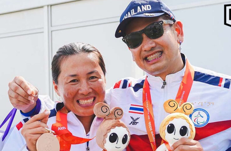 Thai para-archer proposes after winning Asian Para Games gold Thai para-archer proposes after winning Asian Para Games gold