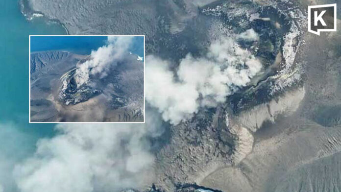Two new islands emerge after Anak Krakatau erupts for 25 hours Two new islands emerge after Anak Krakatau erupts for 25 hours