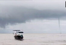 Waterspout hits Trang as rough seas force fishing boats ashore Waterspout hits Trang as rough seas force fishing boats ashore
