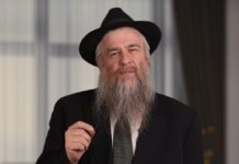 Thai PM revokes citizenship of Jewish community leader